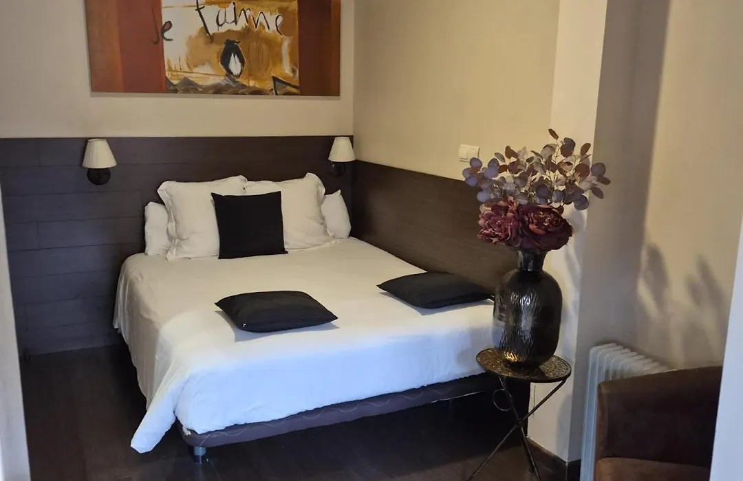 Thc Tirso Molina Hostel-1